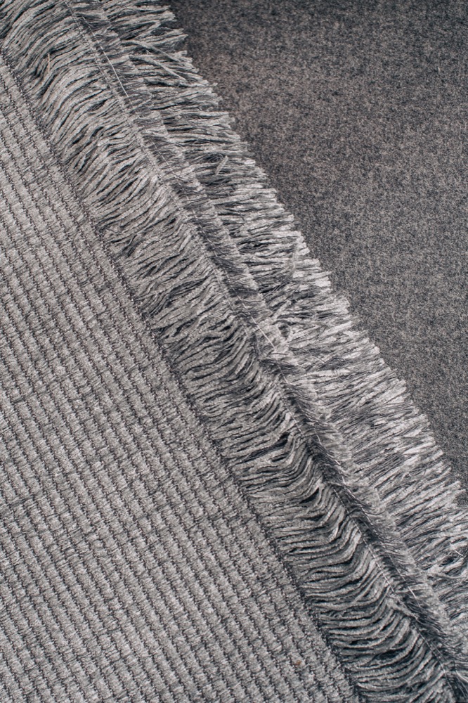 DECORATIVE THROW AZORA LIGHT GREY