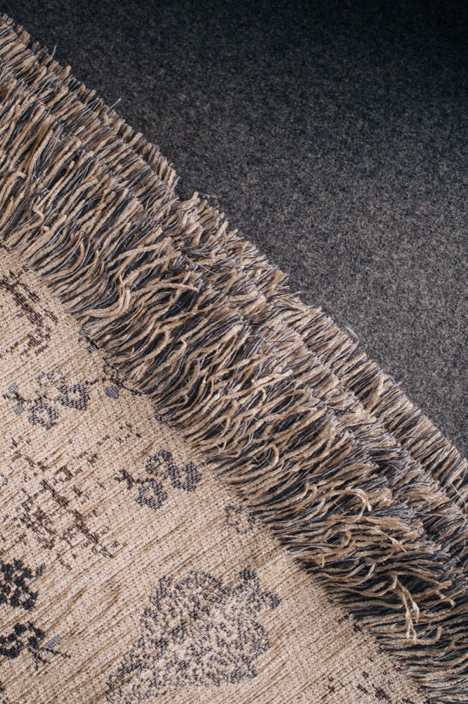 DECORATIVE THROW LOTUS BEIGE