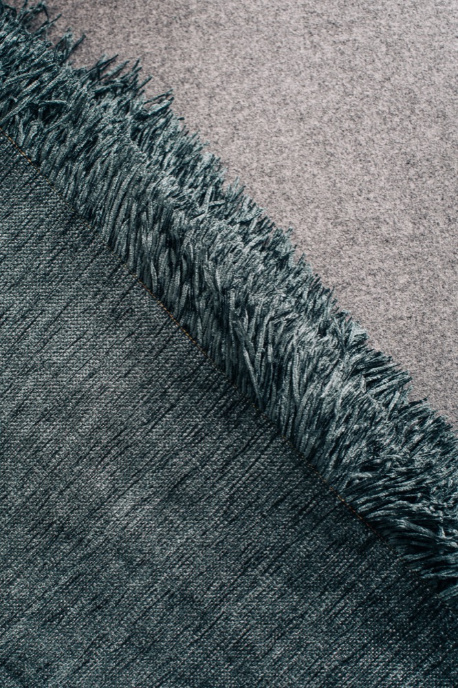 DECORATIVE THROW PLAIN DARK GREY