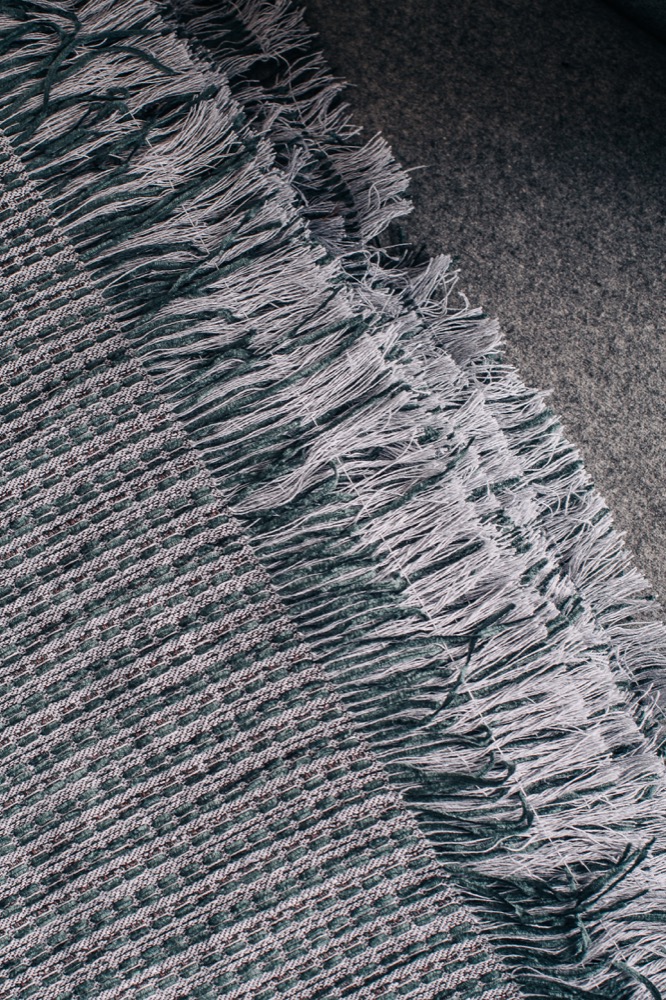 THROW SORENTO DARK GREY