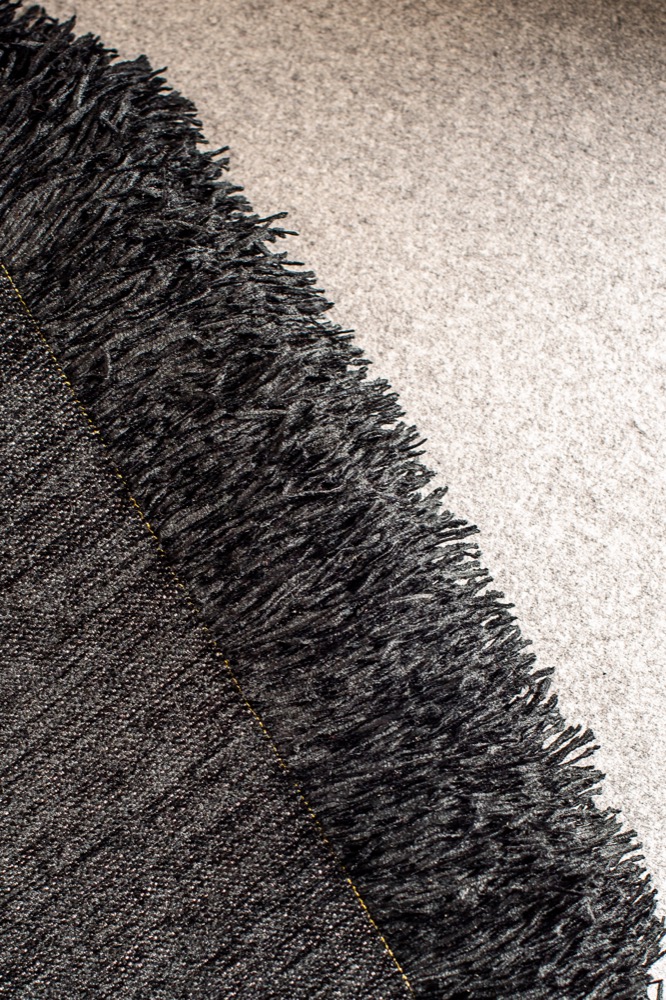 DECORATIVE THROW PLAIN BLACK