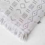 DECORATIVE THROW TOTEM GREY 