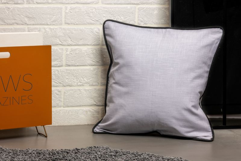 Φωτογραφία από  COTTON CUSHION 45Χ45 GREY WITH BLACK PIPING