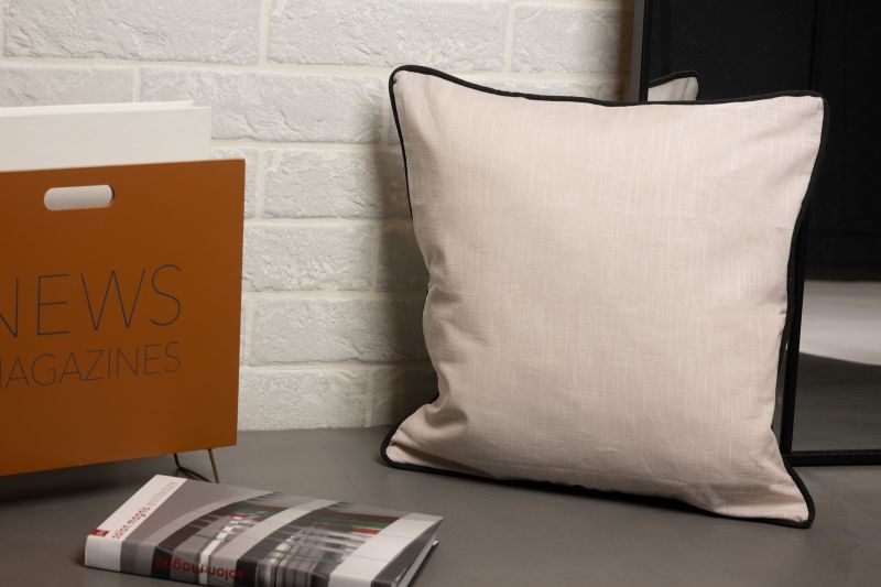 Φωτογραφία από  COTTON CUSHION 45Χ45 BEIGE WITH BLACK PIPING