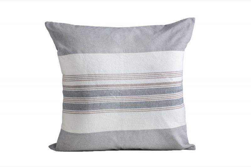 Φωτογραφία από FLOOR CUSHION WITH STRIPES 60X60