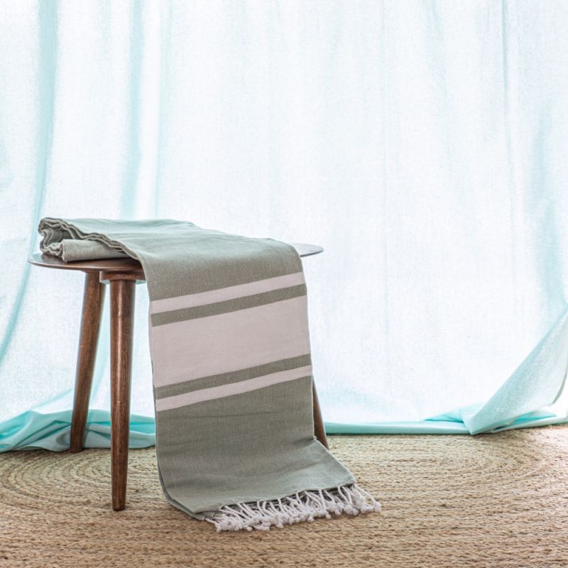 Φωτογραφία από COTTON THROW MINT WITH STRIPE